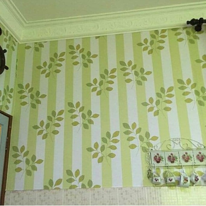 Wallpaper Dinding Garis Daun Hijau