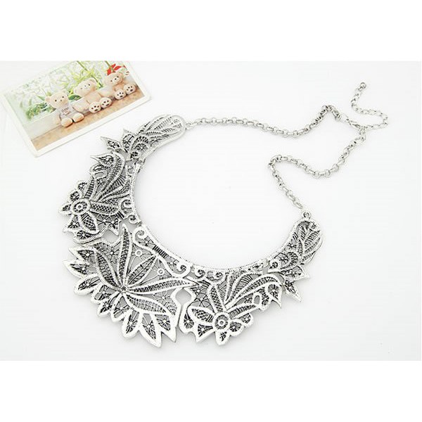 LRC Kalung Wanita Tory Antique Silver Hollow Out Flower Alloy Bib A23201X