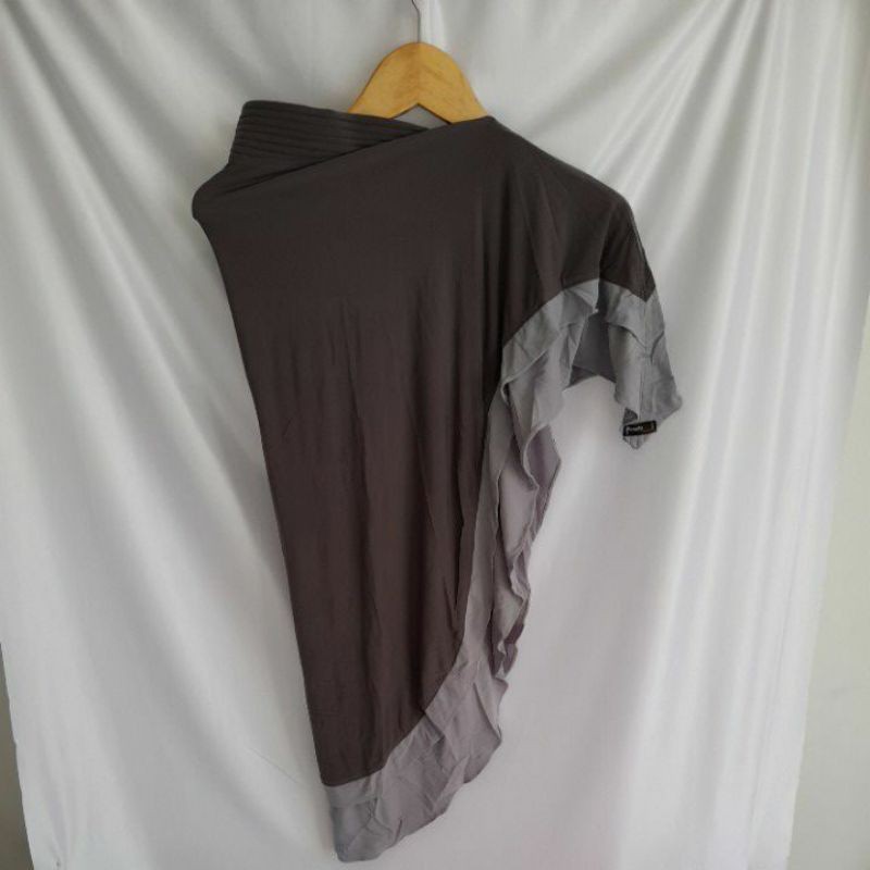NADIVA CANTIK | AZZURASCARF | BERGO SPORT | HIJAB SPORT | BERGO POLOS | HIJAB INSTAN | HIJAB MURAH-Abu tua