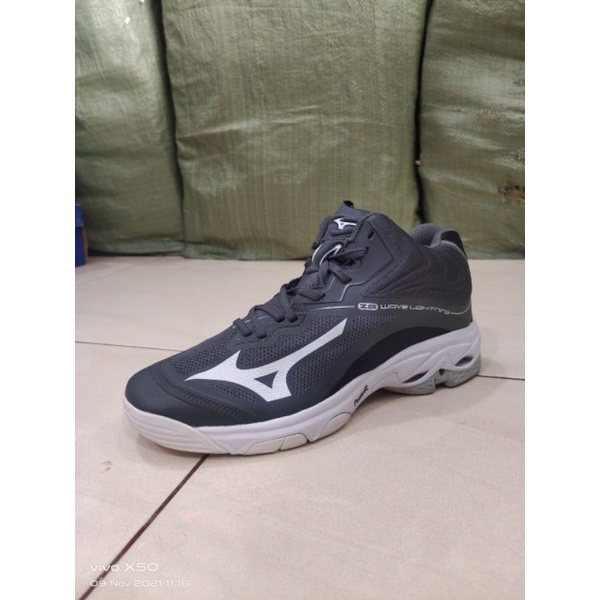 Mizuno wave lightning