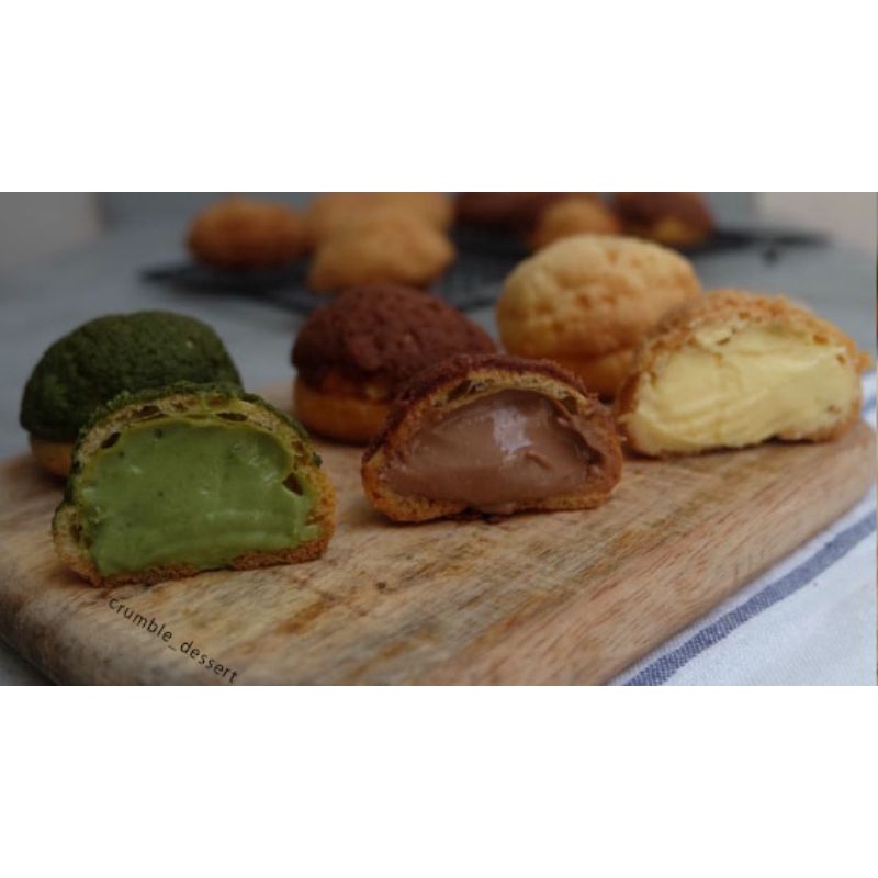 

CRUMBLE Cream Puff