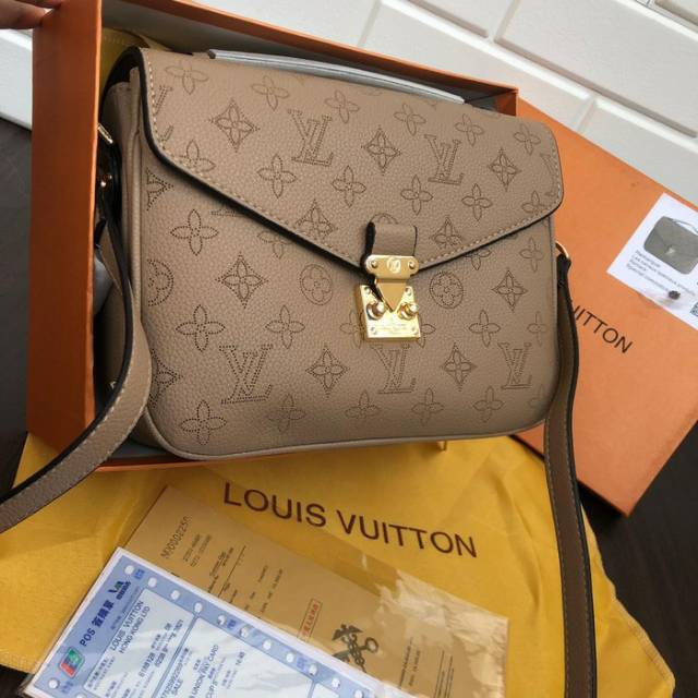 pochette metis monogram empreinte / lv metis emboss monogram