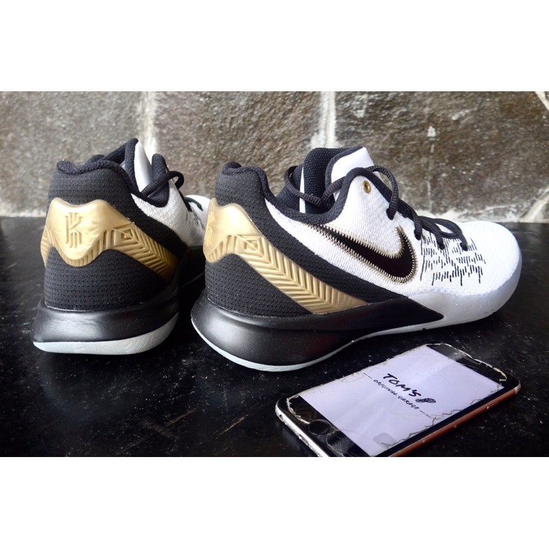 blue kyrie flytrap 2