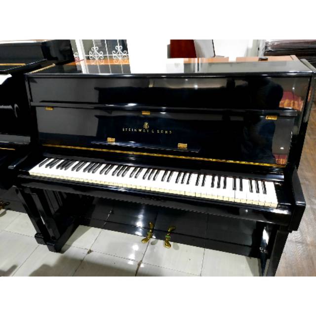 Piano steinway and sons