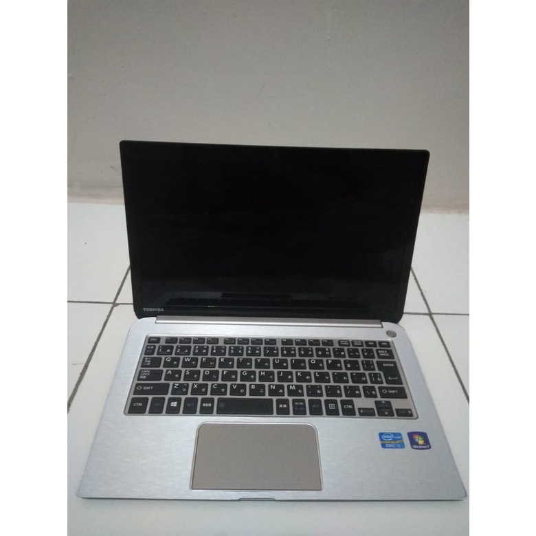 Toshiba dynabook V832