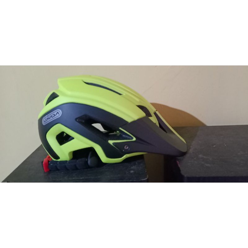 helm lixada terbaru