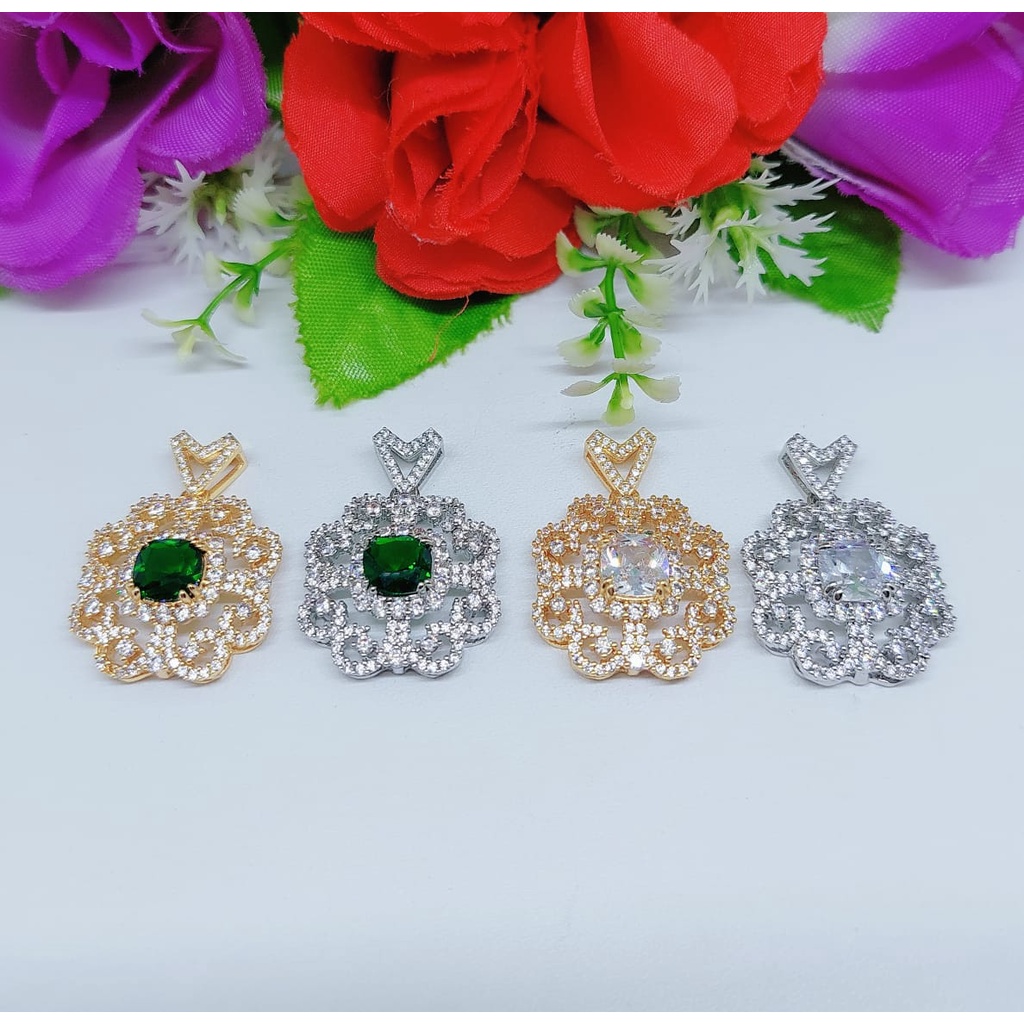 Kalung xuping permata hijau dan mata putih lapis emas