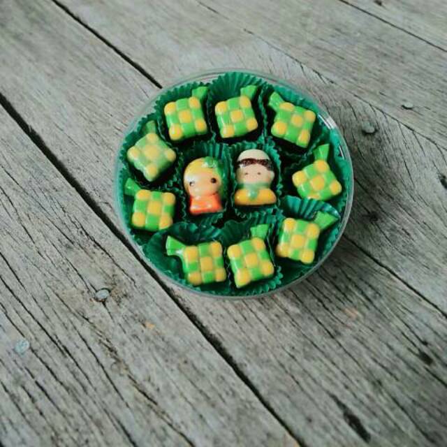 

Coklat ketupat lebaran muslim ketupat