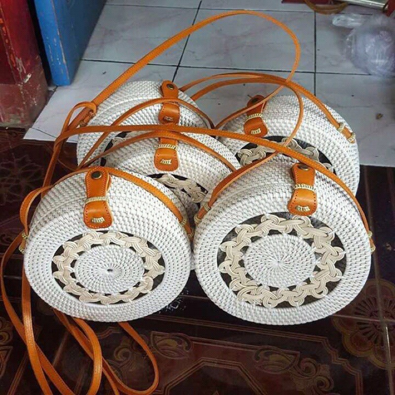 tas rotan ulet putih