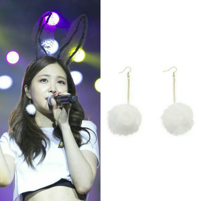 Anting Pom Pom Korea Kpop NaEun Apink Earing