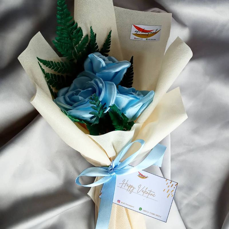 

buket bunga satin/buket wisuda