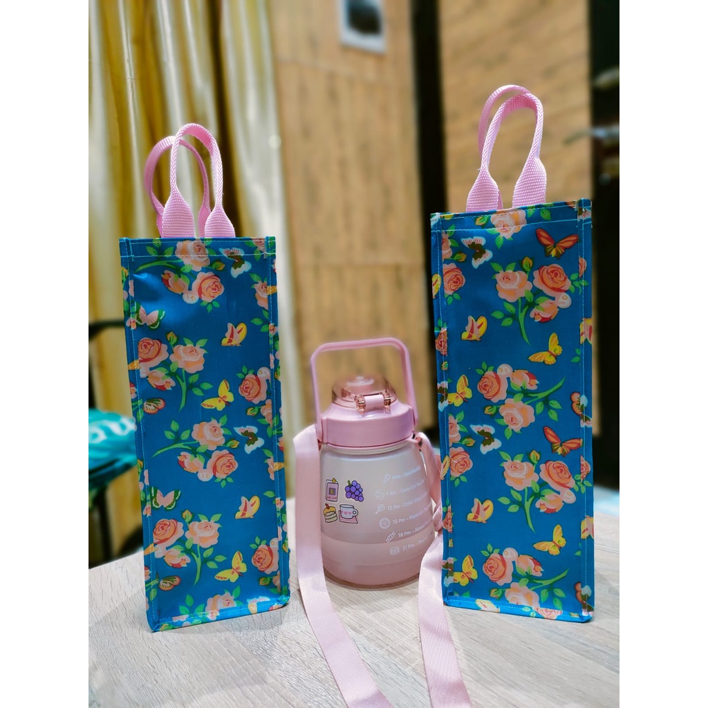 TAS BOTOL MINUM GEMOY SIZE 2 LITER TALI PANJANG BAHAN WATERPROOF MOTIF ROSE BUNGA TERLARIS