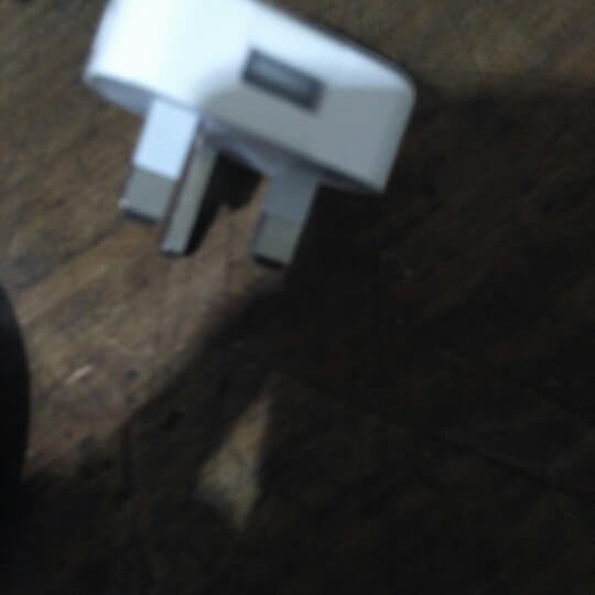 kepala iphone kaki 3 batok charger iphone