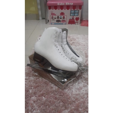 Preloved Sepatu Ice Skating Risport Mulus size 38-39