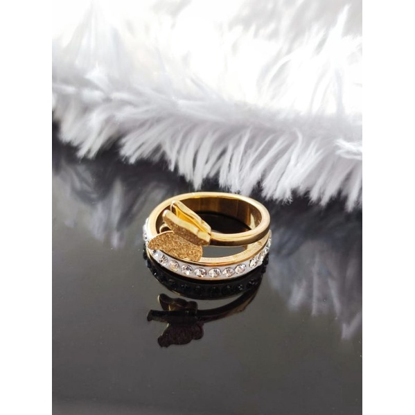 Cincin Fashion Titanium Warna Emas Wanita X3