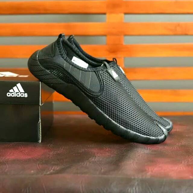 SEPATU ADIDAS JAWPAW SLIP ON SLOP FULL BLACK HITAM PRIA SPORT