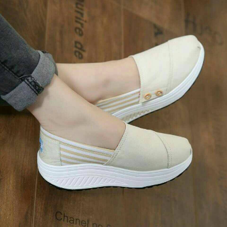 iSEPATUi iSLIPi ON TOM CEWEK iWANITAi CREAM MURAH MODIS CASUAL 