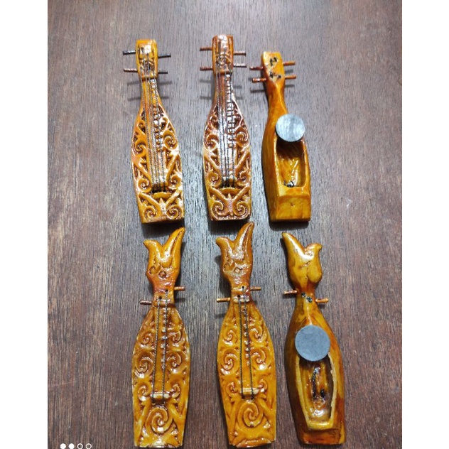 Miniatur Alat Musik Sape Dayak Kalimantan Tempelan Magnet