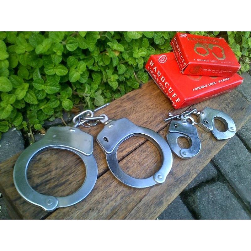 Borgol Jari (Handcuff) BesarDus MerahDouble LockStainless2 KeysCocok untuk kebutuhan satpam, polisi,