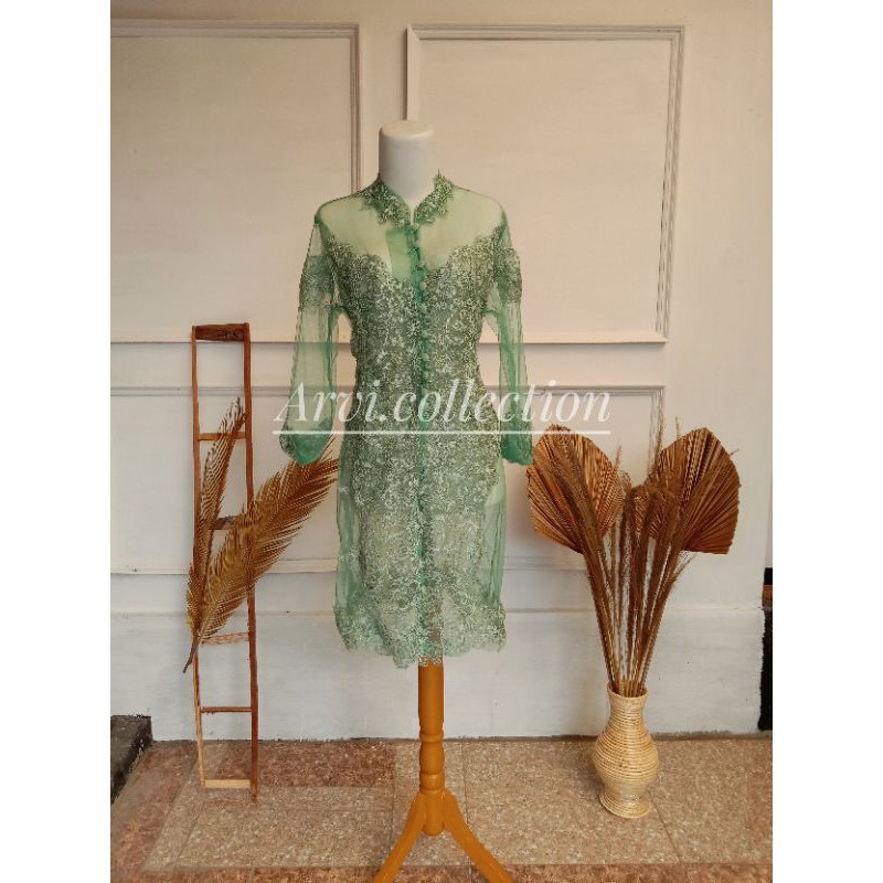 kebaya wisuda  lamaran tunangan elegant