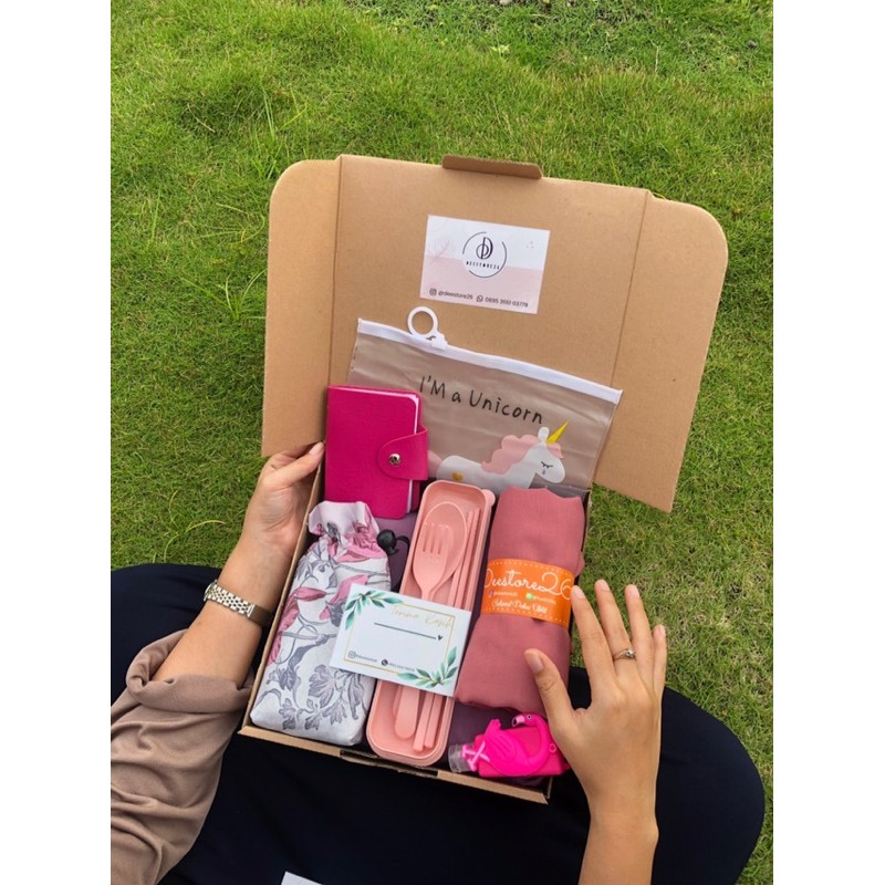 

Hampers Custom