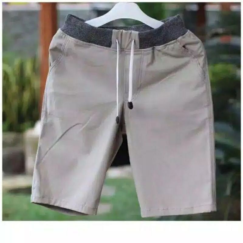 Celana pendek Chino