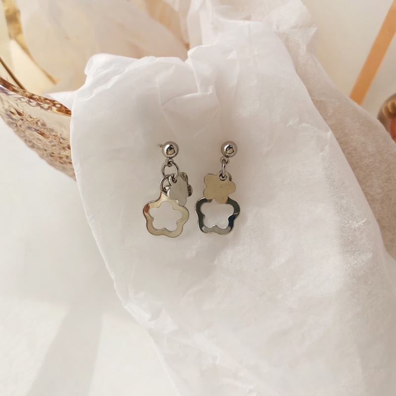 Anting Tusuk Motif Bunga Simple Trendy Untuk Wanita