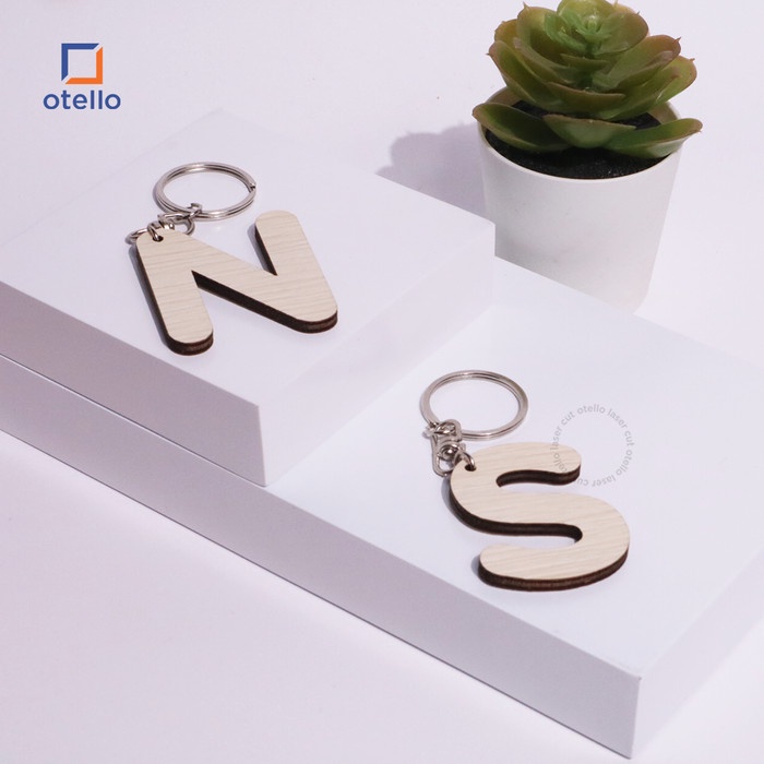 Gantungan Kunci Kayu Huruf Alfabet Wooden Keychain Letter Ganci Unik