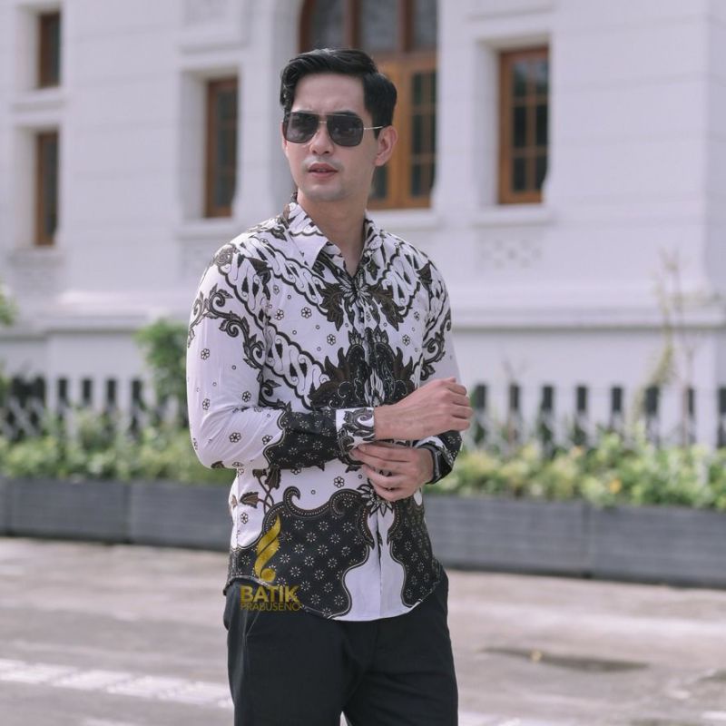 KEMEJA PRIA DASAR PUTIH MOTIF BATIK ORI BATIK PRABUSENO BAHAN KATUN BATIK SOLO BATIK MODERN