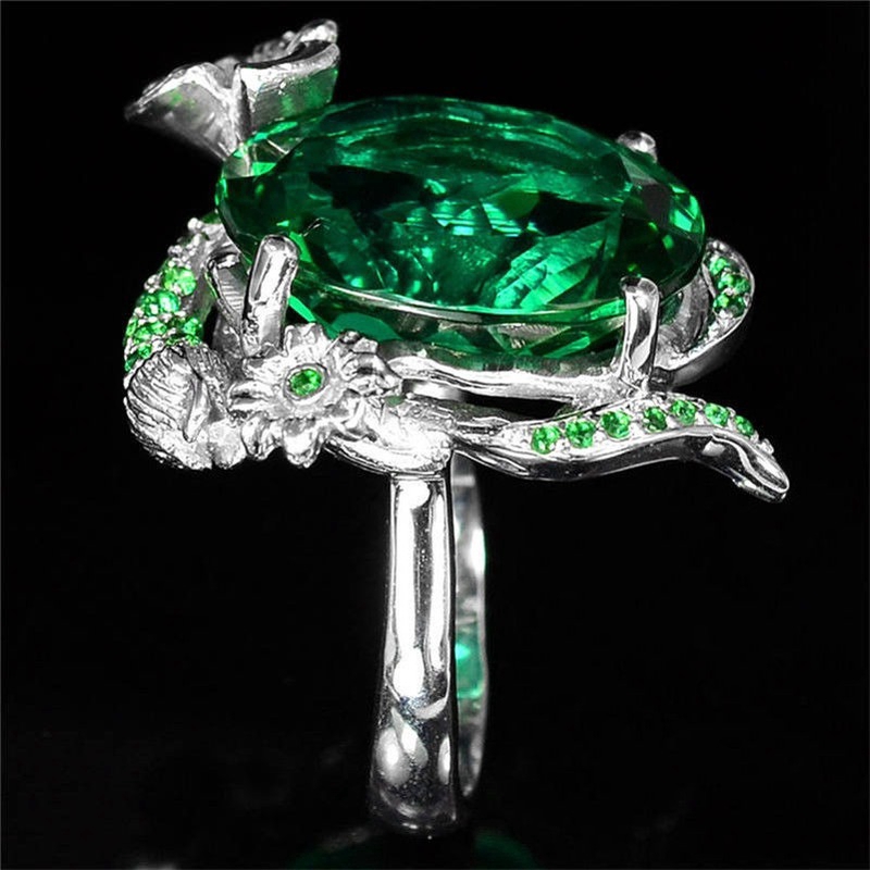 Fashion Bertatahkan Emerald Ring Kreatif