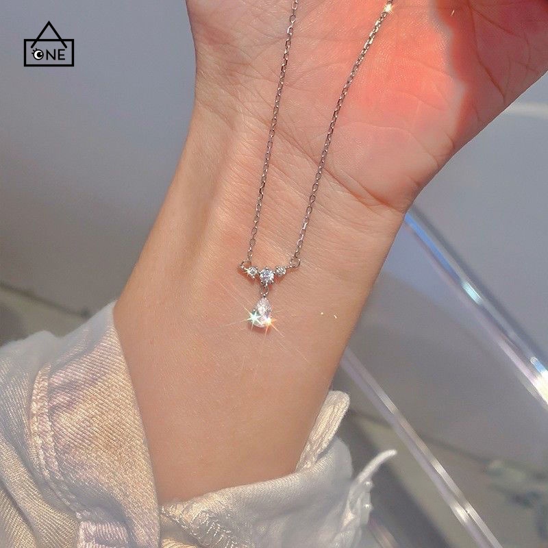 COD❤️Kalung Wanita Korea Liontin Kalung 2022 Terbaru Rantai Klavikula Anti Karat Dan Anti Luntur Flash Berlian Water Drop Wanita Cahaya Mewah Niche Desain Rasa Klavikula Rantai Hadiah Ulang Tahun Senior