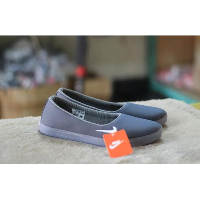 Sepatu Slip On Nike Wanita Produc Terbaru