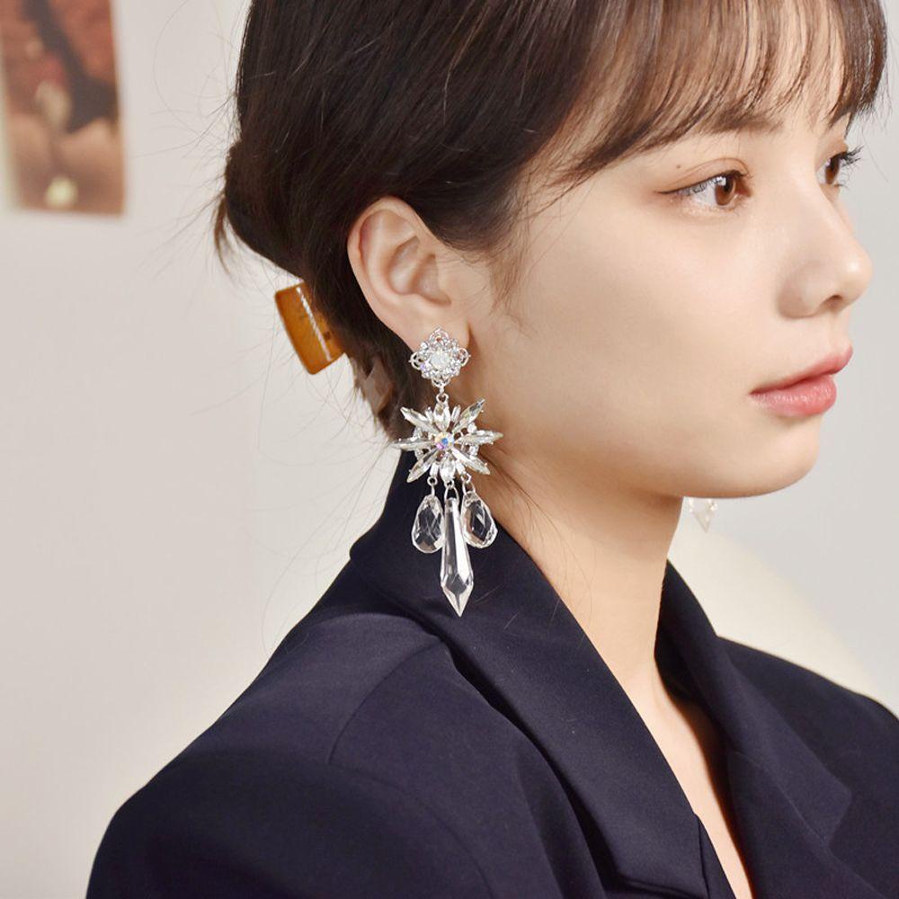 Anting Snowflake Agustina Gadis Salib Fashion Temperamen Gaya Korea Ear Studs