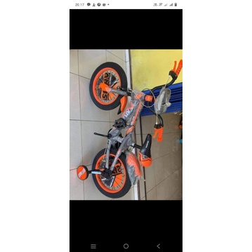 Sepeda anak laki-laki