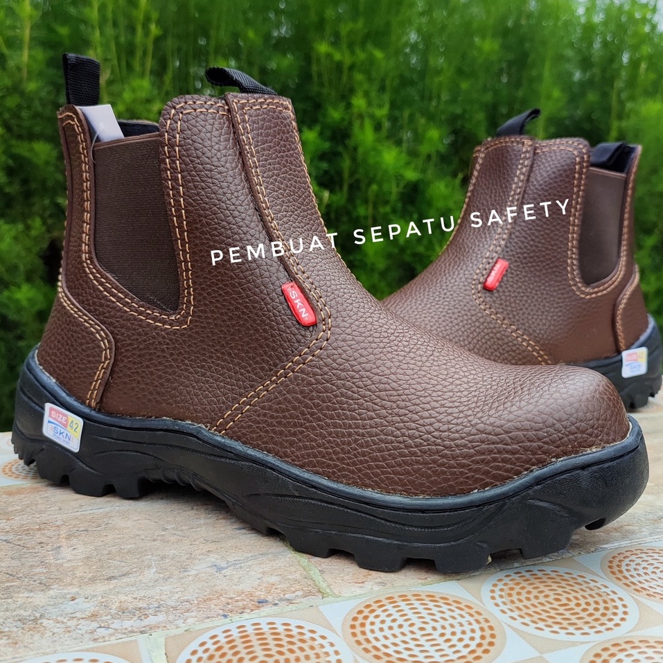 Sepatu Safety Slip on Elastis King Skn ujung besi Semi Boot Kerja Proyek Pabrik Pt Bangunan Kebun Kontraktor Kulit Buatan Impor Keselamatan Kerja