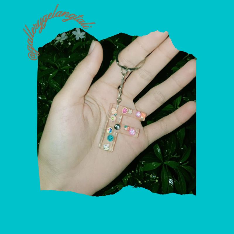 

keychain alfabet costum stikers (huruf/angka tulis di note/chat)