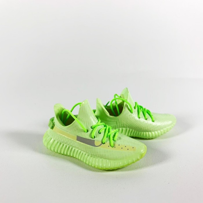 BOOST YEEZY 350 350V2 GLOW 3D SNEAKERS KEYCHAIN MINIATUR