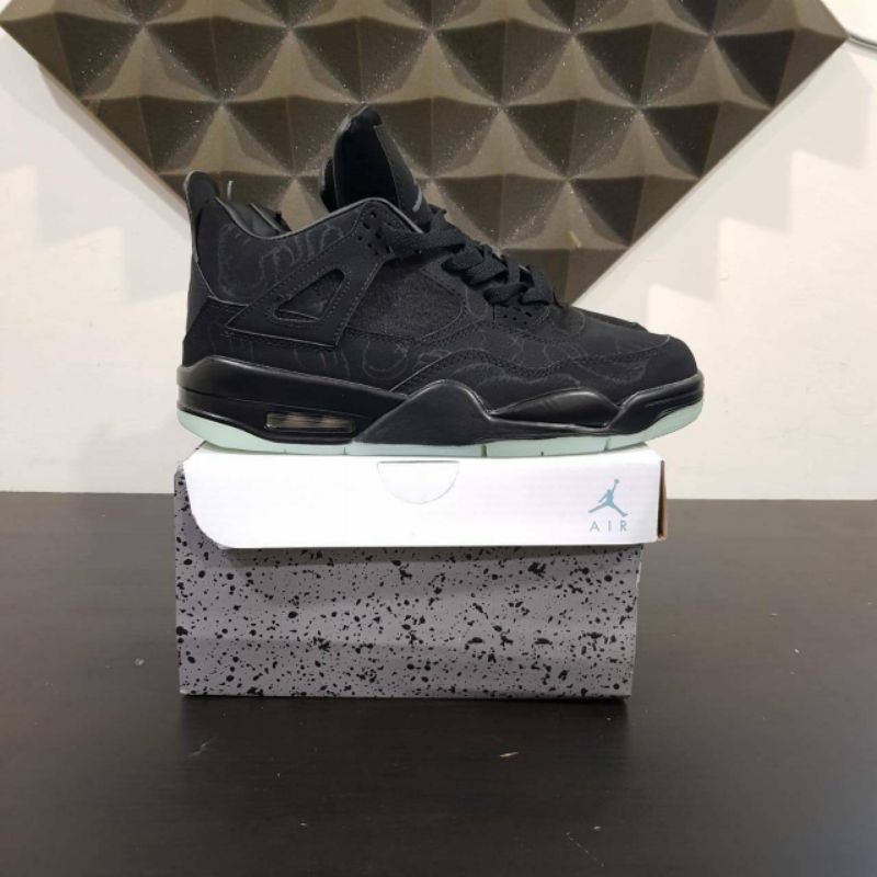 Nike air jordan 4 kaws black