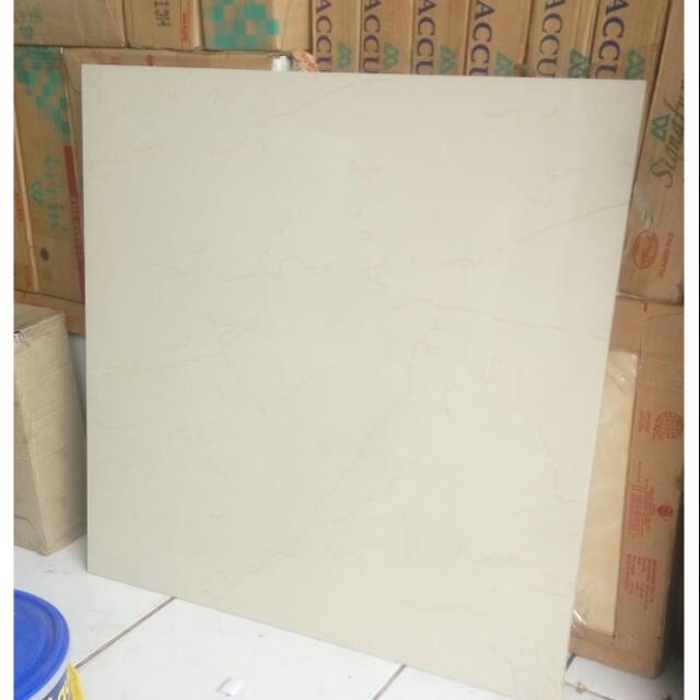 Granit 60x60 warna cream bermotif grade AAA *GRATIS ONGKIR