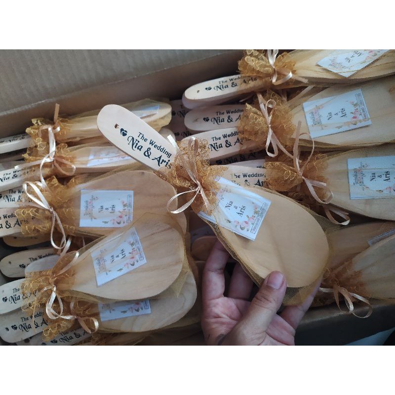 

SOUVENIR PERNIKAHAN KAYU, CENTONG KEMAS TILE