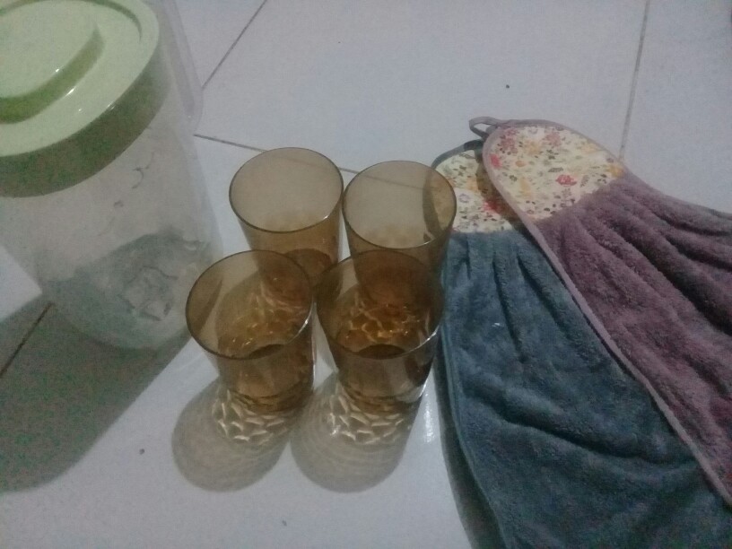 Teko Air Panas Dan Dingin / Teko Plastik Set Dengan Gelas - Mt3502