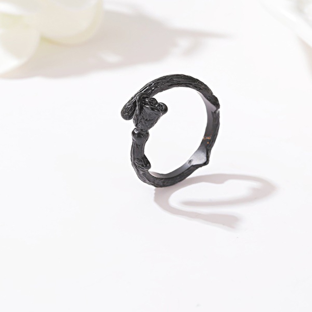 Cincin Model Terbuka Desain Bunga Mawar Hitam Bahan Metal Gaya Vintage Adjustable Untuk Wanita