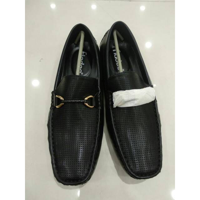 Sepatu kerja laki laki merk Fladeo