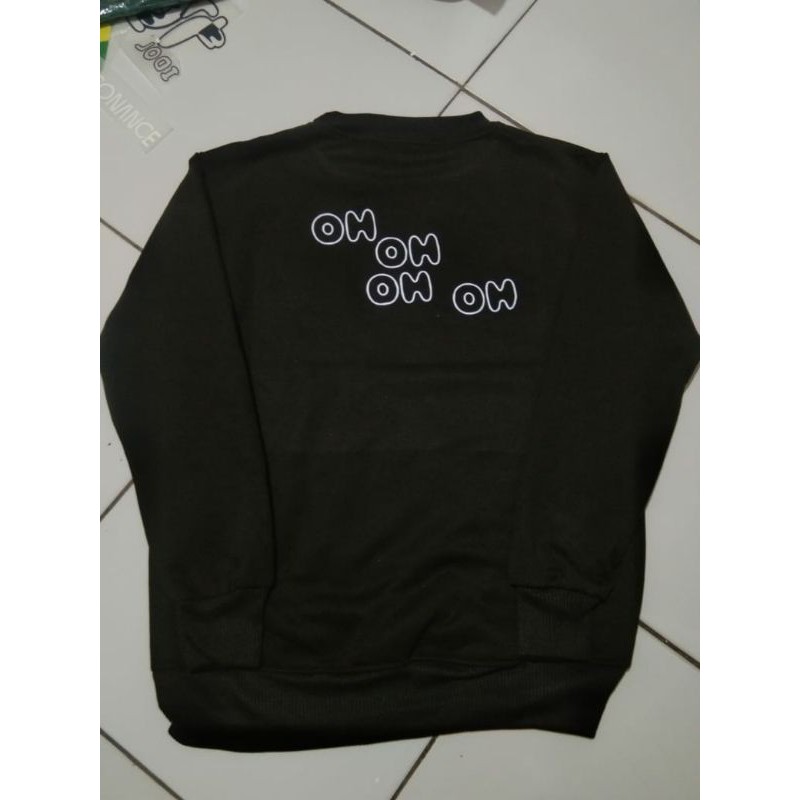 Sweater Basic Talking ON Logo bts tangan kiri