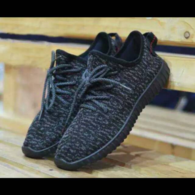 Sepatu yeezy pria fashion pria (black)