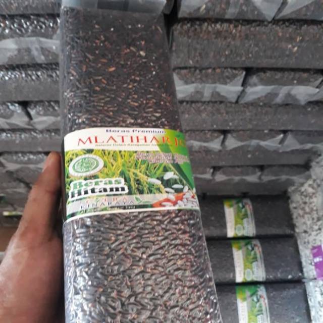 

BERAS HITAM MLATIHARJO 1 KG PREMIUM