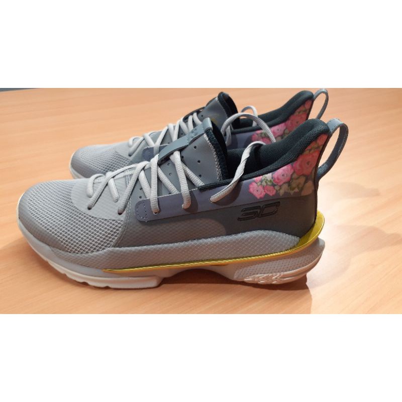 Sepatu Basket Under Armour Curry 7 Gray (Size 9 US / 27 cm)