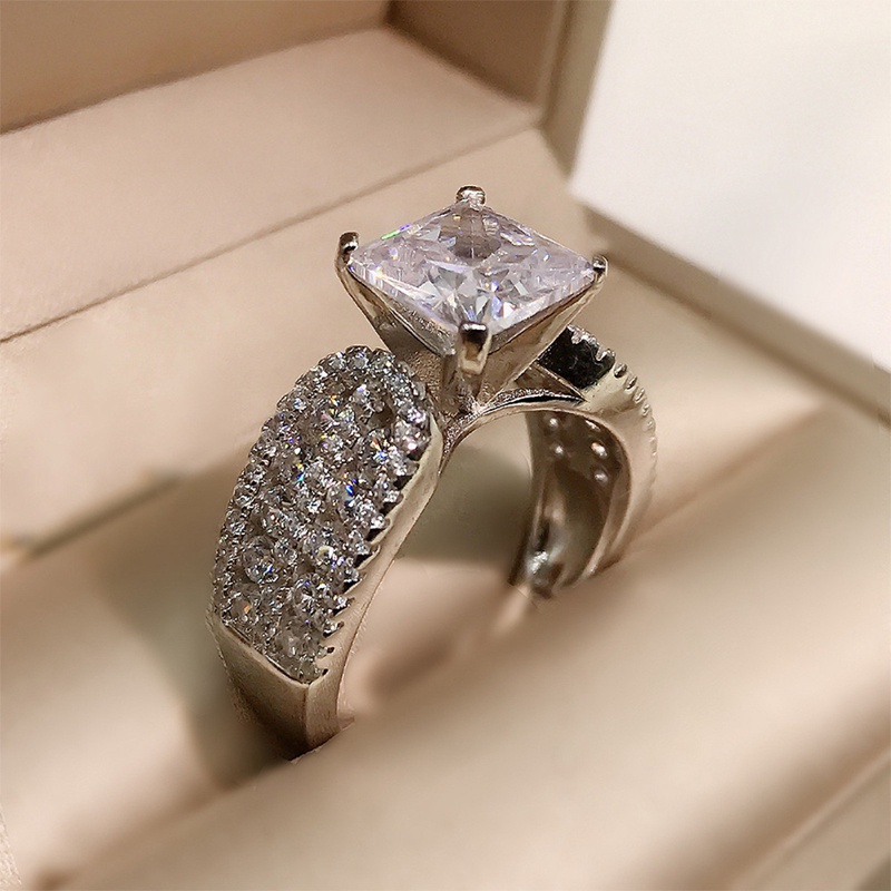Cincin Wanita Hias Cubic Zirconia Bentuk Persegi Gaya Mewah Untuk Pernikahan / Pesta / Pengantin