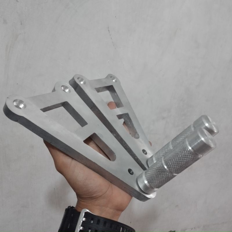 Underbone underbone footstep long milling matic drag race Mio Mio soul Mio j Mio sporty almunium FOOTSTEP UNDERBONE HEREX CB GL TIGER MIO LONG MILLING CUSTOM COAK ALMUNIUM BAHAN TEBAL 1 SET SEPASANG