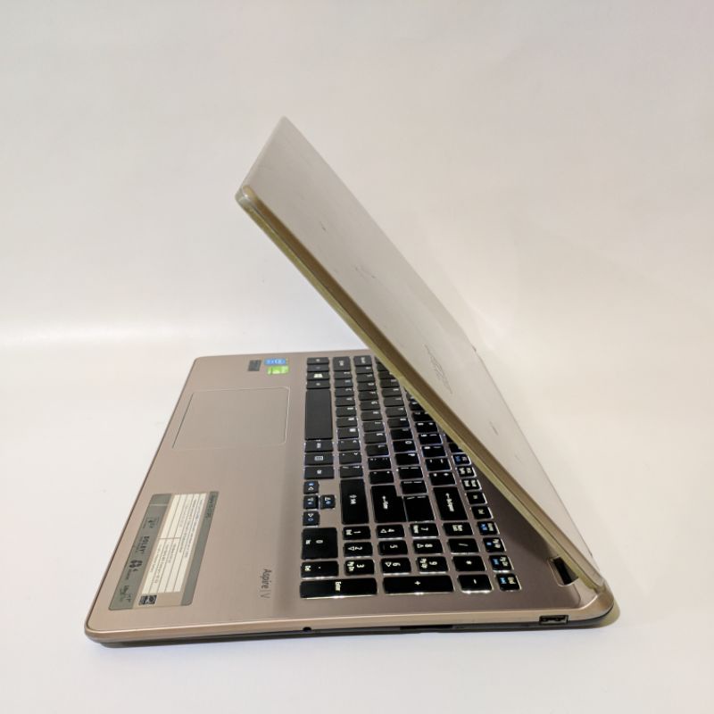 laptop editing touchscreen 15.6 inc acer aspire v5 573PG - core i5 - dual vga Nvidia GT750m vram4gb - ram 12gb - ssd 256gb